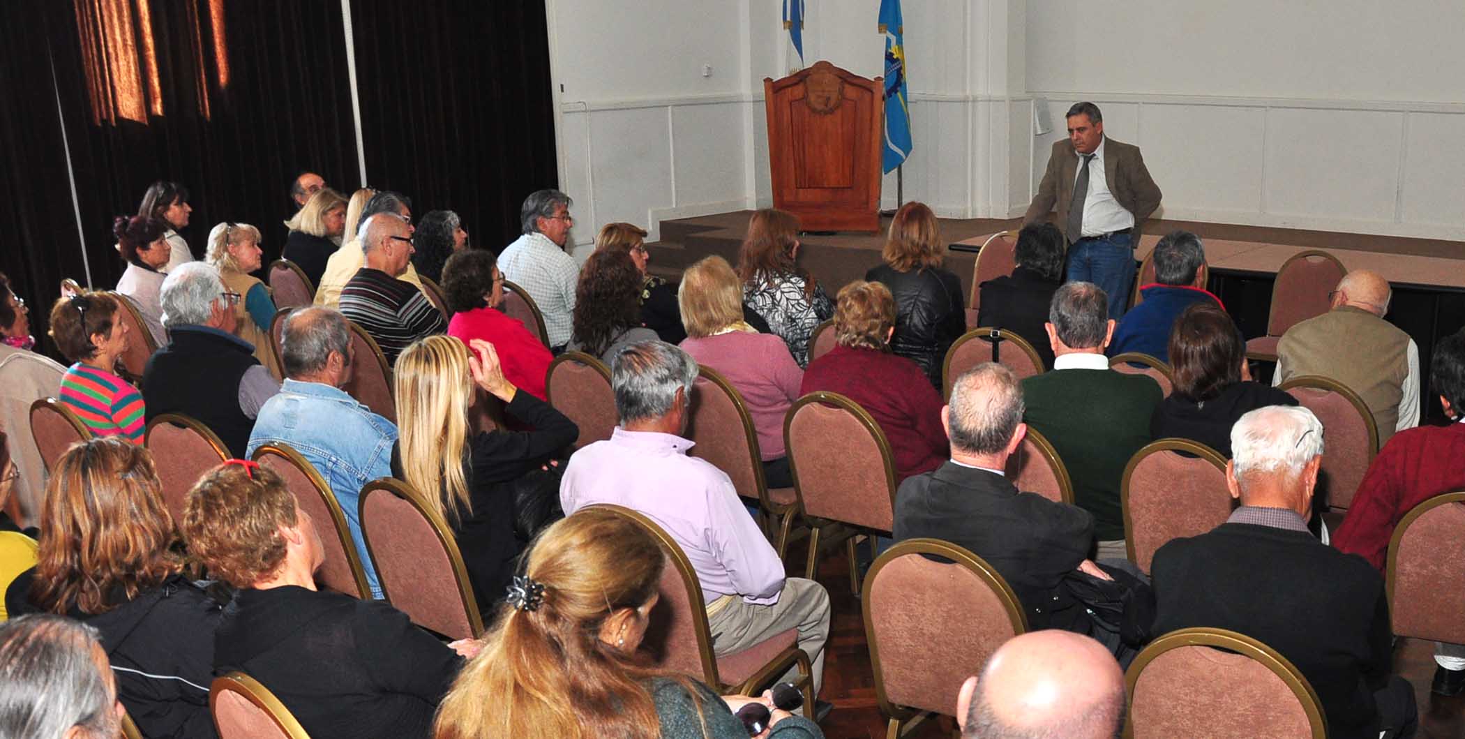 Touriñán recibió a jubilados provinciales
