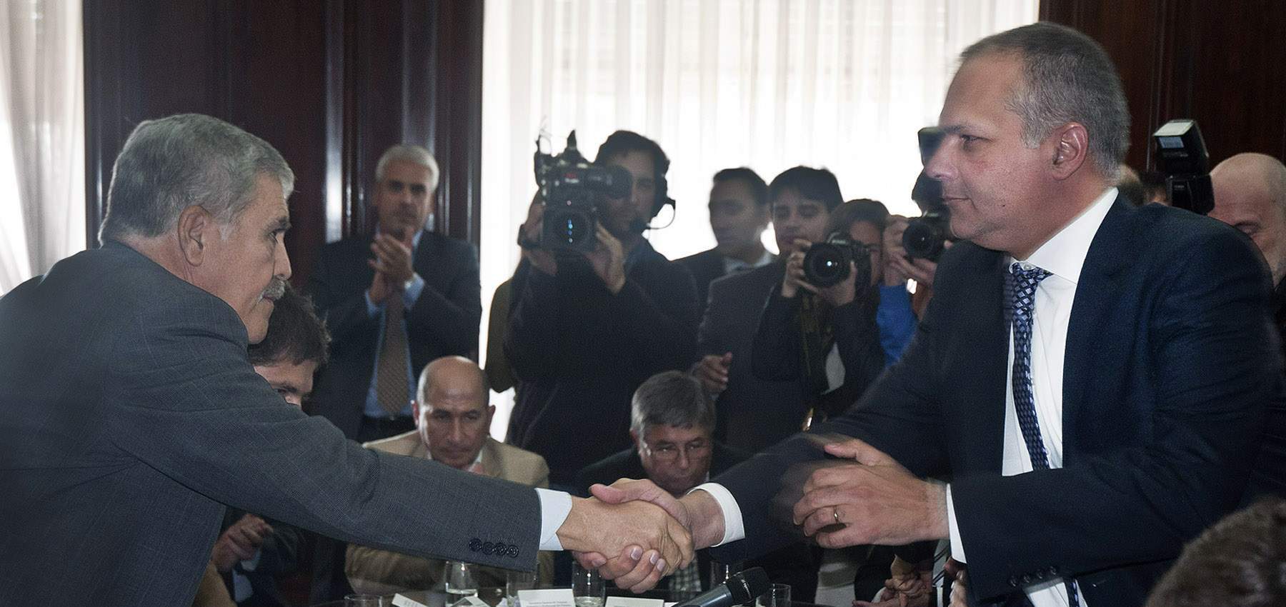 Se firmó el acuerdo hidrocarburífero a nivel país