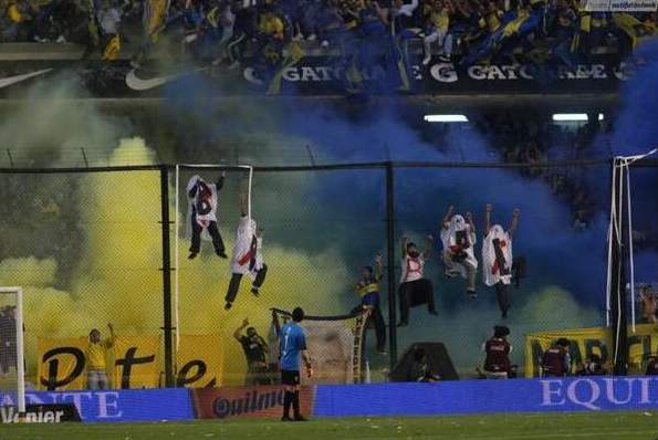 Clausuran dos populares de la Bombonera y podrían cerrar la cancha