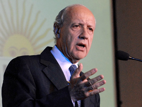 Lavagna rechazó la posibilidad de devaluar