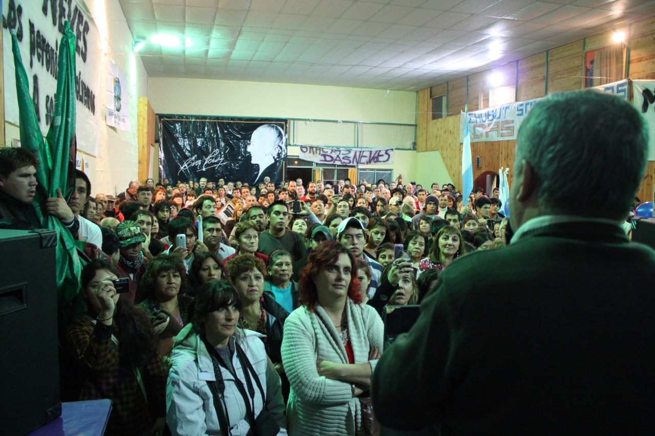 Multitudinario acto de Das Neves en El Hoyo