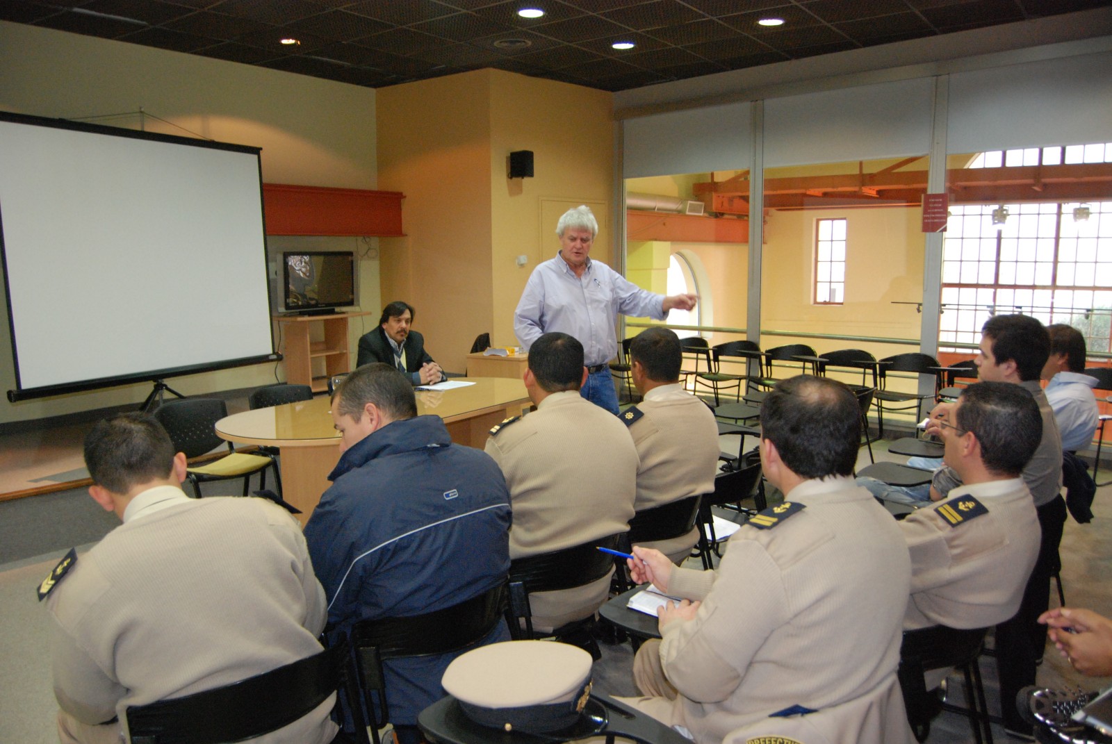 Portuarios se capacitan en manejo de sustancias peligrosas