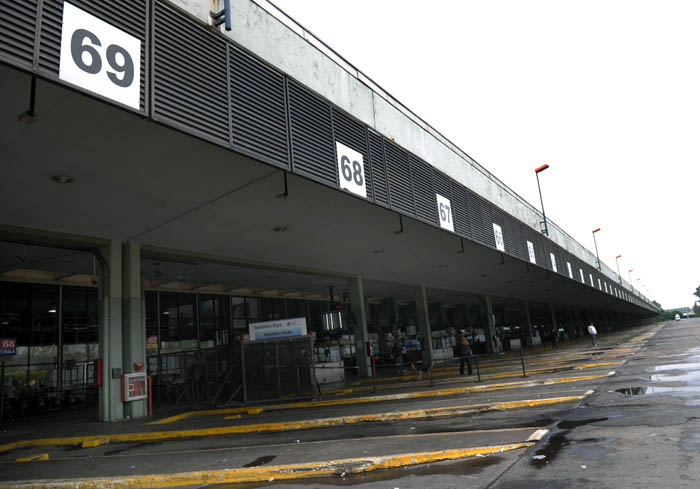 Los choferes de larga distancia mantienen el paro