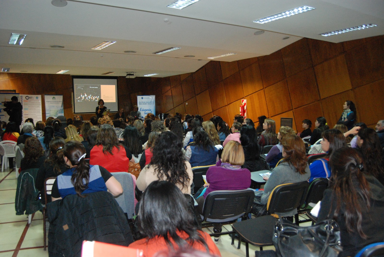 Más de 150 docentes en la conferencia “Literatura en la primera infancia”