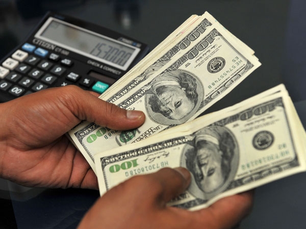 El ahorro y los títulos compiten con los bonos del Gobierno