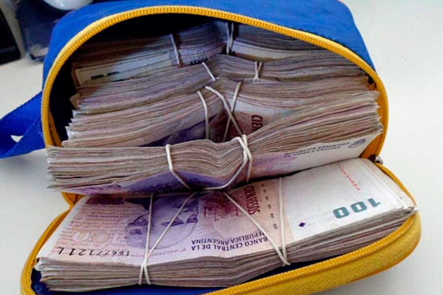 Denuncian fallas en la impresión de billetes de 100 pesos