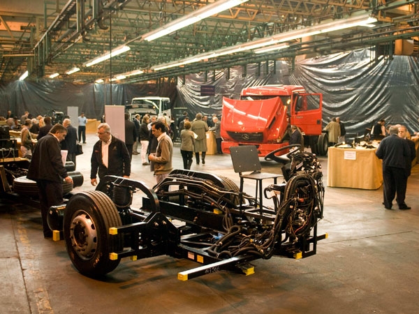 Advierten por nuevas trabas para importar piezas automotrices