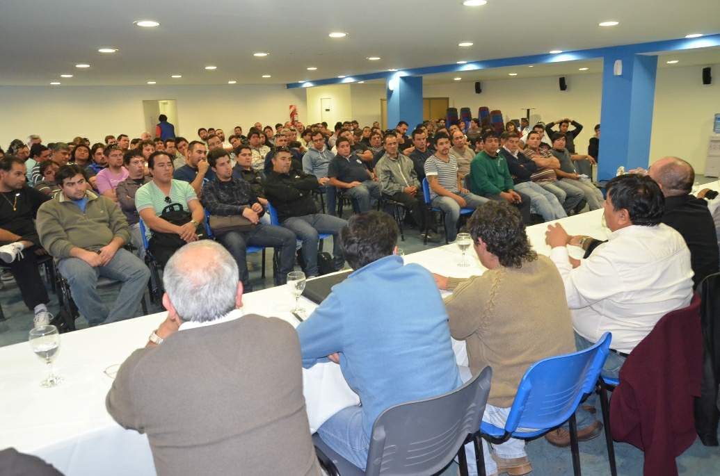 Petroleros: contundente respaldo del Plenario a la Comisión Directiva