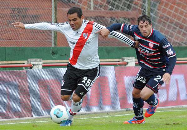 River empató con el casi descendido Unión