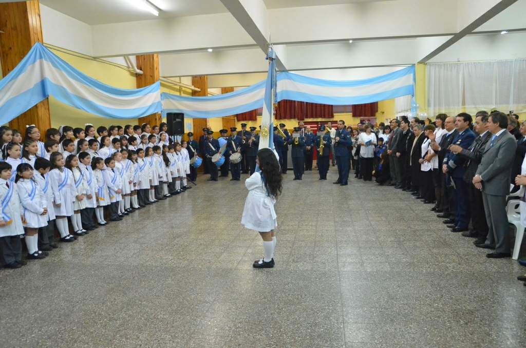 Di Pierro encabezó los actos del 20 de junio