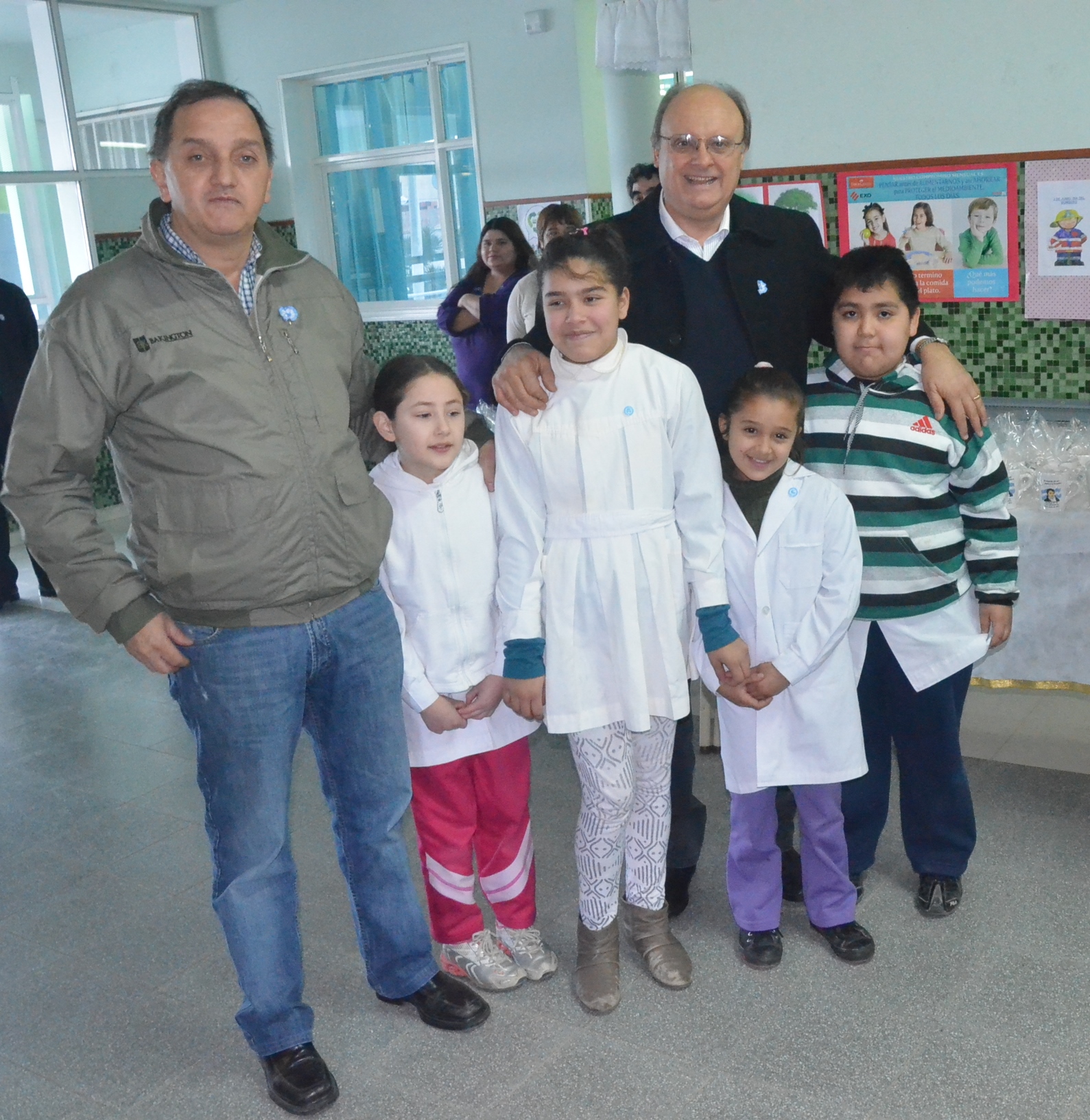 Entregan brazaletes a alumnos de 4to. grado