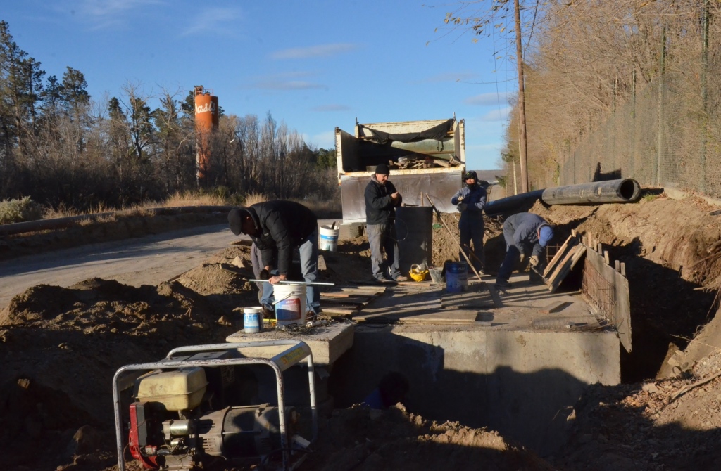 Trabajan para el mantenimiento del acueducto