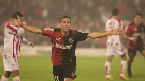 Ñuls goleó y retomó la punta en soledad