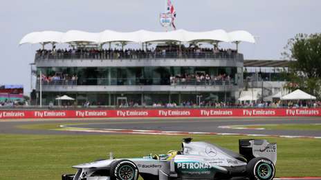 F1: Rosberg se impuso en Silverstone en un final de película