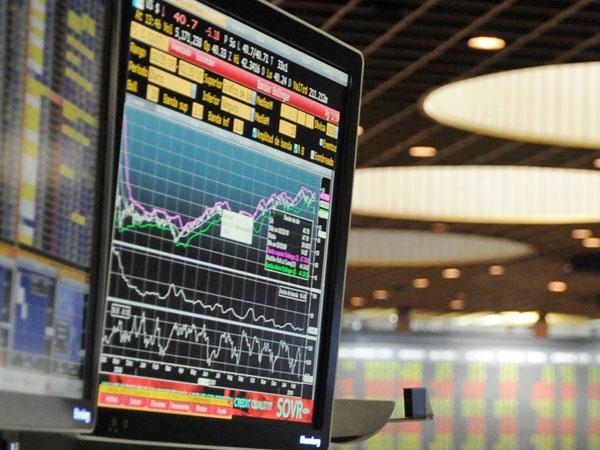 El dólar profundiza su caída y opera por debajo de los $44