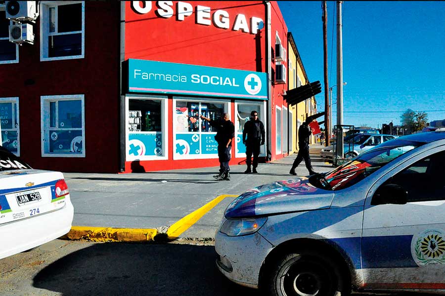 Asaltan farmacia, a metros del sindicato petrolero