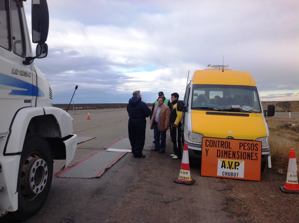 Controlan pesos y dimensiones para preservar rutas