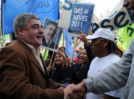 Langostino santo: Das Neves pidió una fuerte reacción de la sociedad