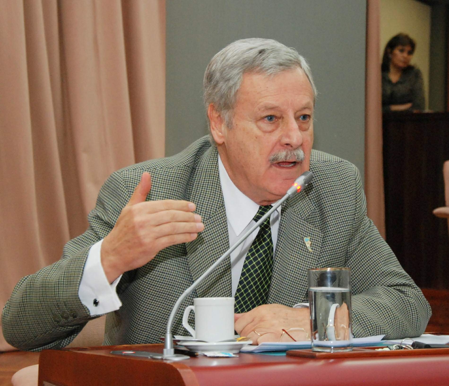 Radicales adhieren a Ley de Fertilización Asistida