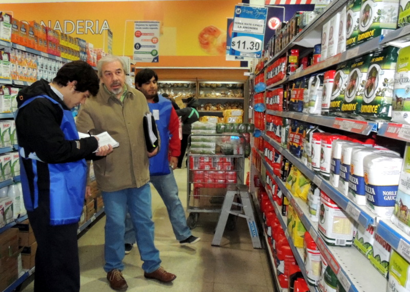 Vleminchx salió a controlar supermercados