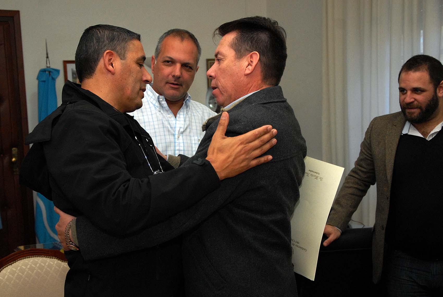 Le dieron una casa al policía Martínez