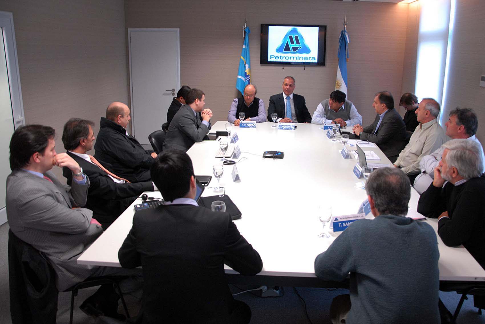 Buzzi valoró la estrategia de Petrominera