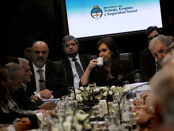 Suba en el piso salarial y aguinaldo sin Ganancias