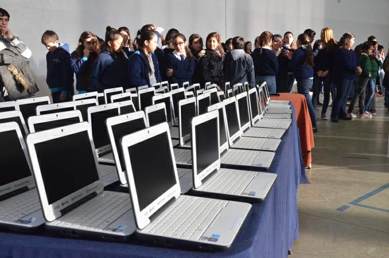 Entregan más de 3 mil netbooks a escuelas de Comodoro