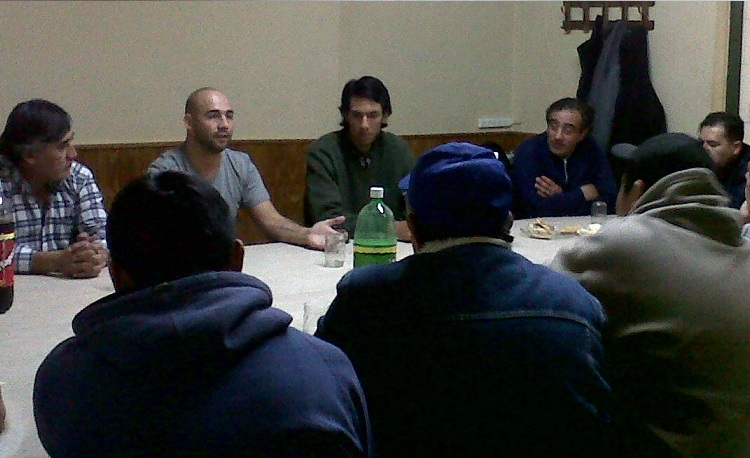 «Coné» Díaz inaugura local en Comodoro