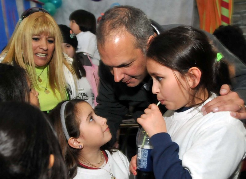 Buzzi presenta los Centros de Encuentro en Comodoro