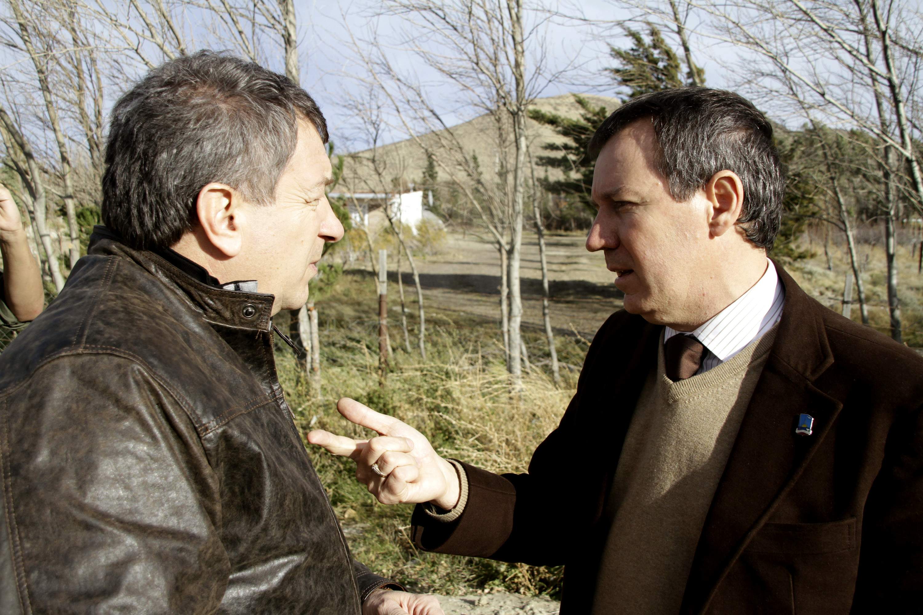 Yauhar recorrió electrificación rural y entregó maquinarias para Comodoro