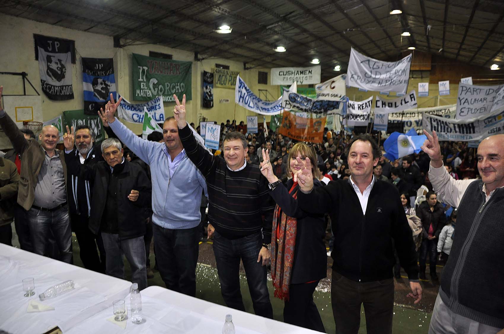 Buzzi y Yauhar de campaña en El Hoyo