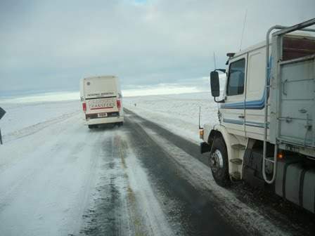 La ruta Comodoro-Trelew, cortada por nieve