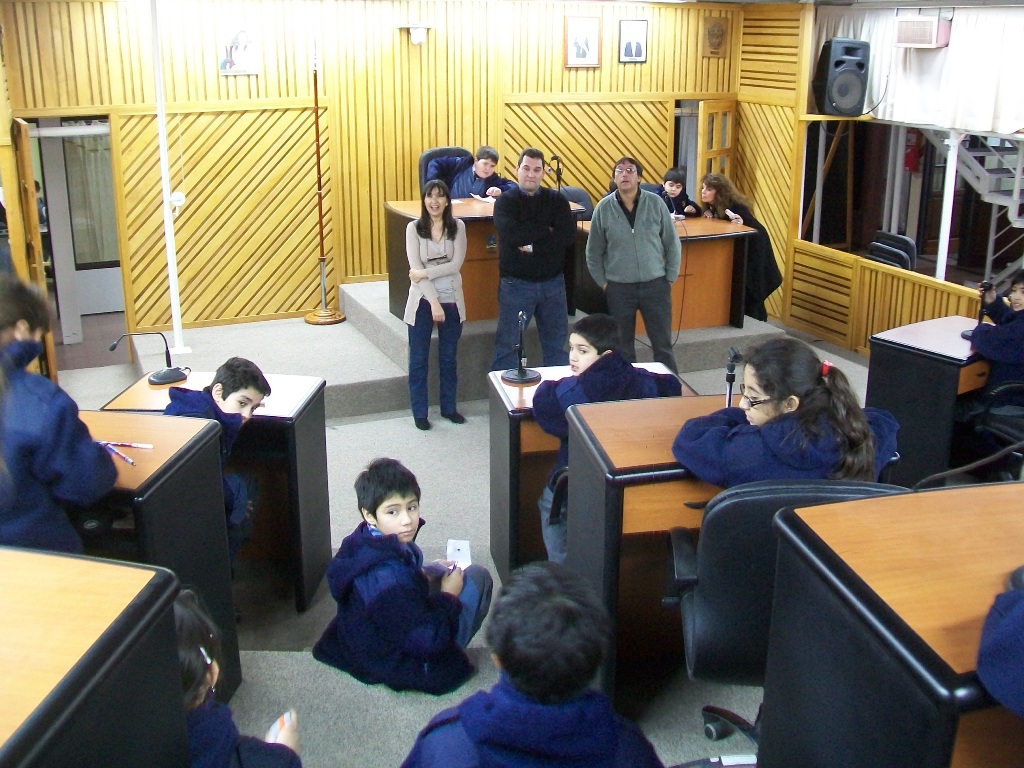 Alumnos del Liceo conocieron el Concejo