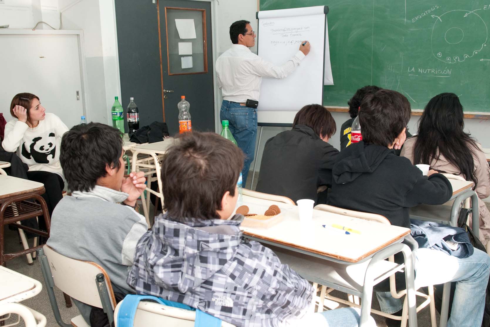 Alumnos participan del programa «Aprender a Emprender»