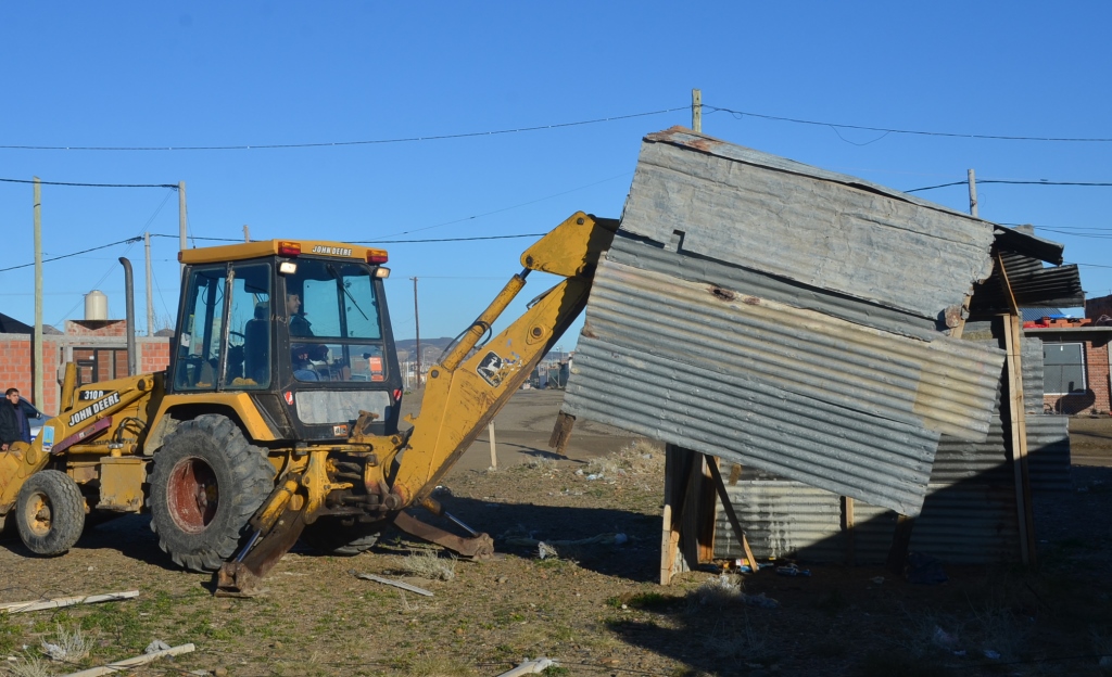 Levantaron un asentamiento ilegal en KM 8