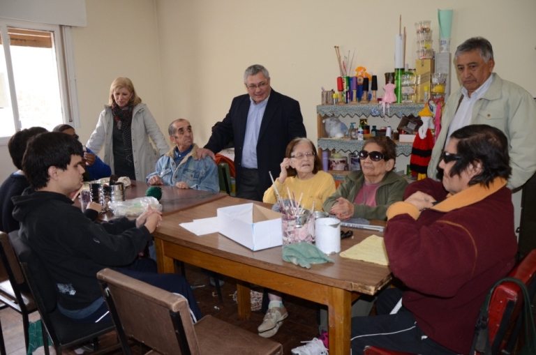 Mosqueira y resaltó la vocación de servicio en instituciones sociales