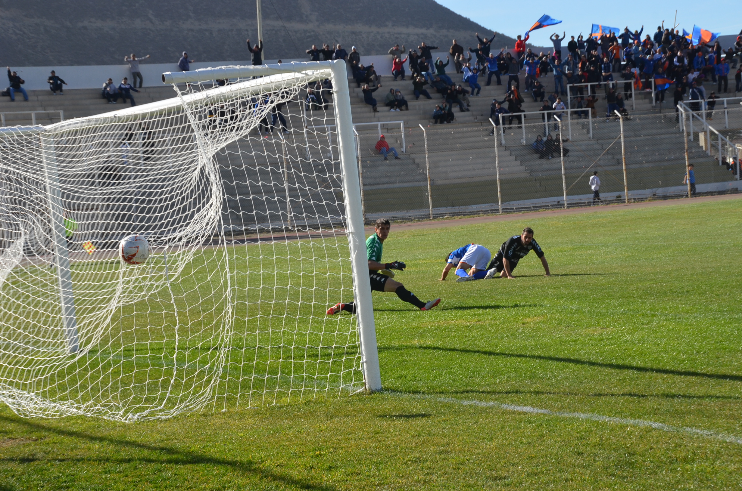 La CAI arrancó con el pie derecho: 2-0 a Cipolletti