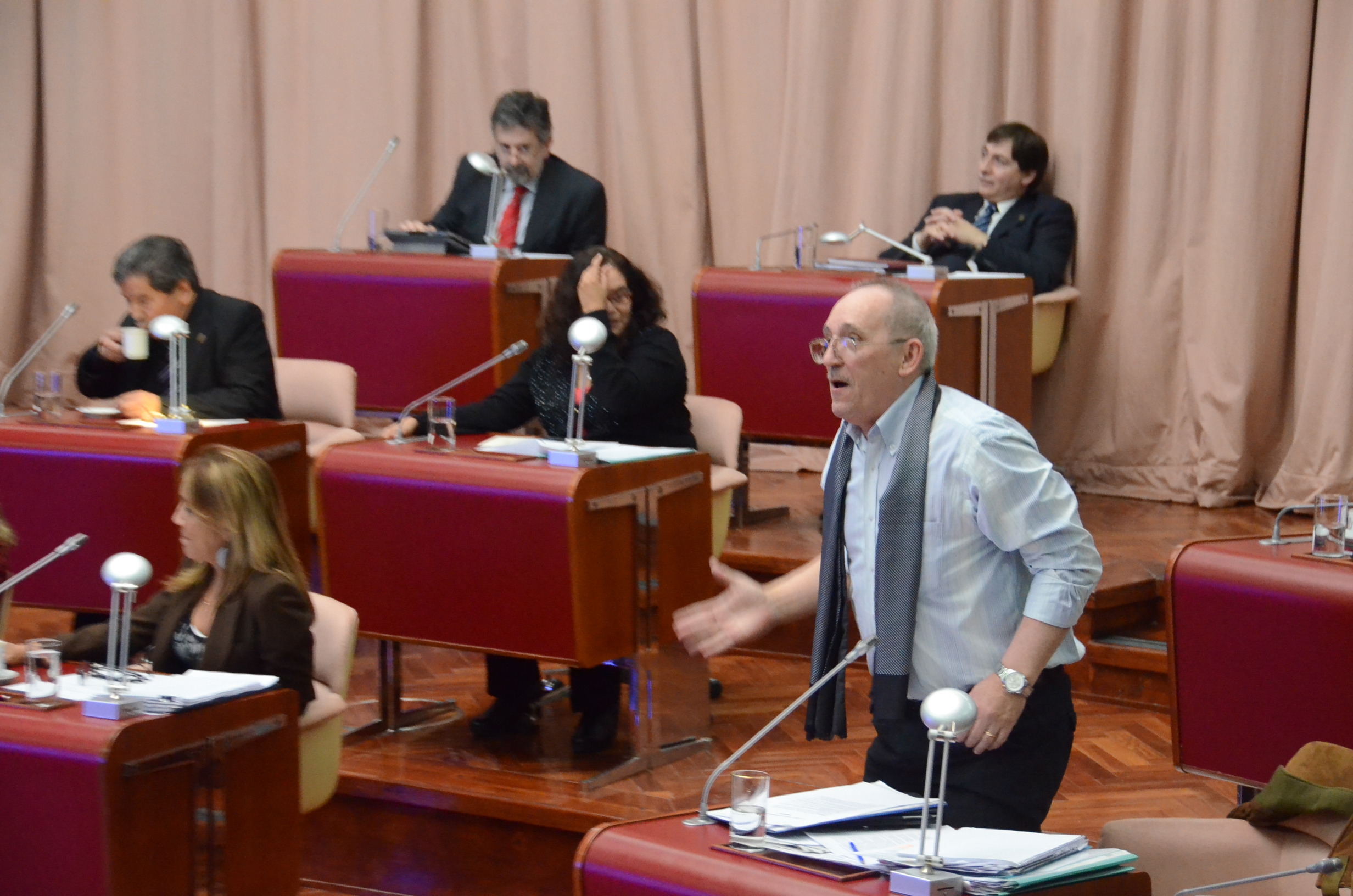 Risso volvió a pedir el borrador del contrato con Tecpetrol