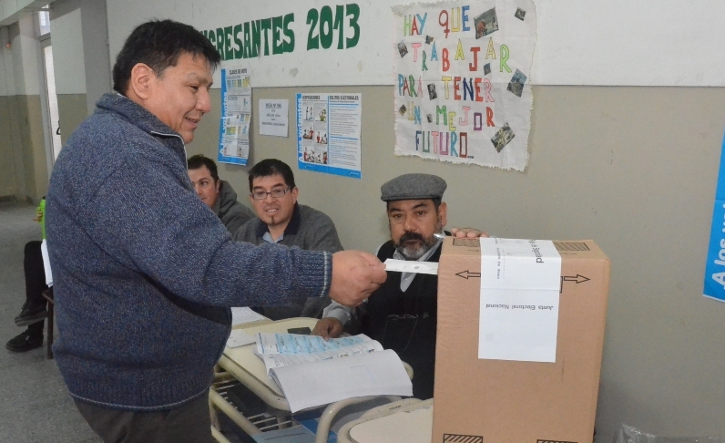 Ya votó ‘Loma’ Ávila en la Escuela Nº 731