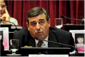 Cimadevilla disparó munición gruesa contra Di Pierro