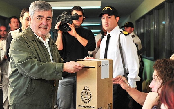 Das Neves va atrás de Massa 2015
