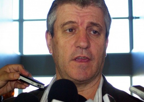 Eliceche dice que lo quieren excluir en Madryn