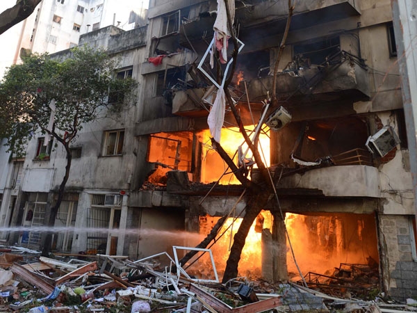 Explosión en Rosario: Sofocaron el fuego y evalúan riesgos