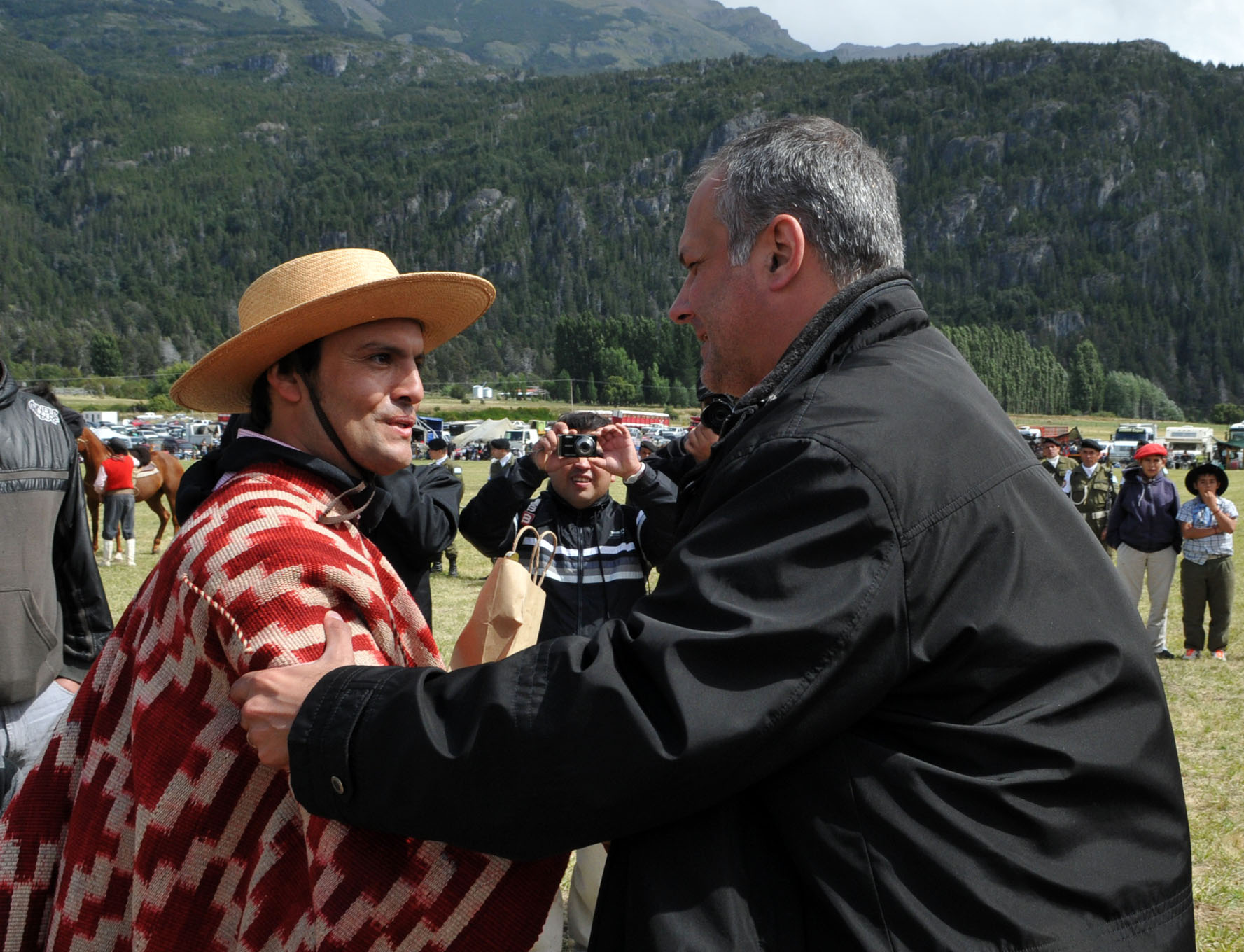 Buzzi convocó a «celebrar la democracia»