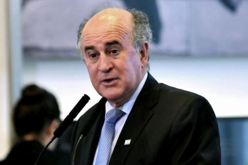 «El grupo Magnetto-Clarín pretende gobernar el país»