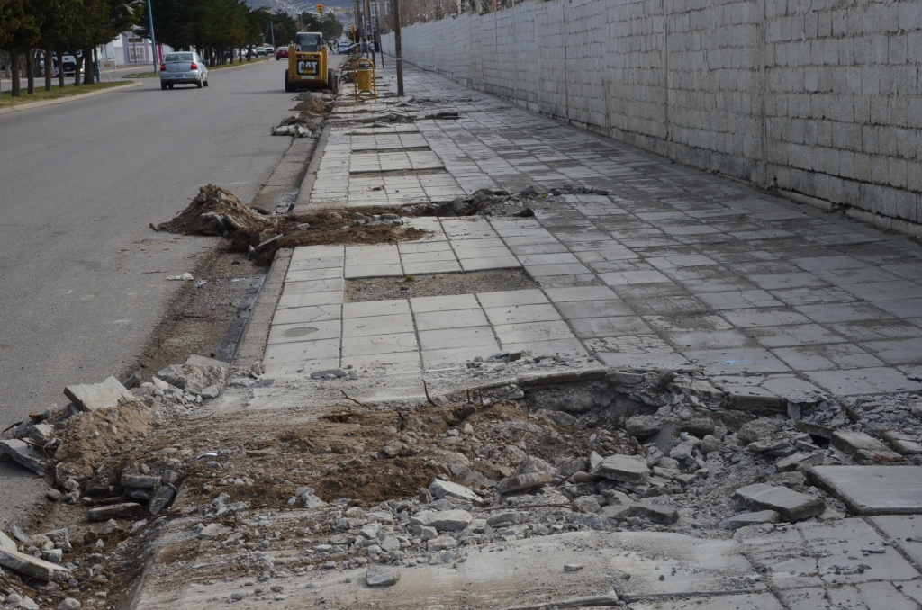 Refaccionan las veredas del Liceo Militar