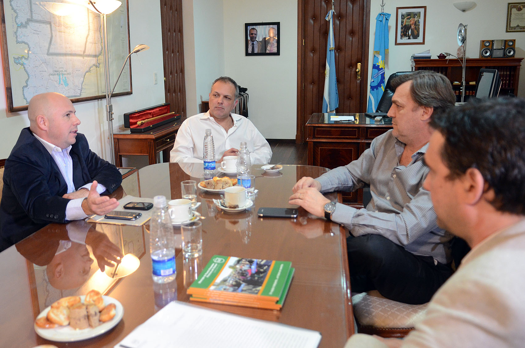 Buzzi se reunió con los intendentes dasnevistas