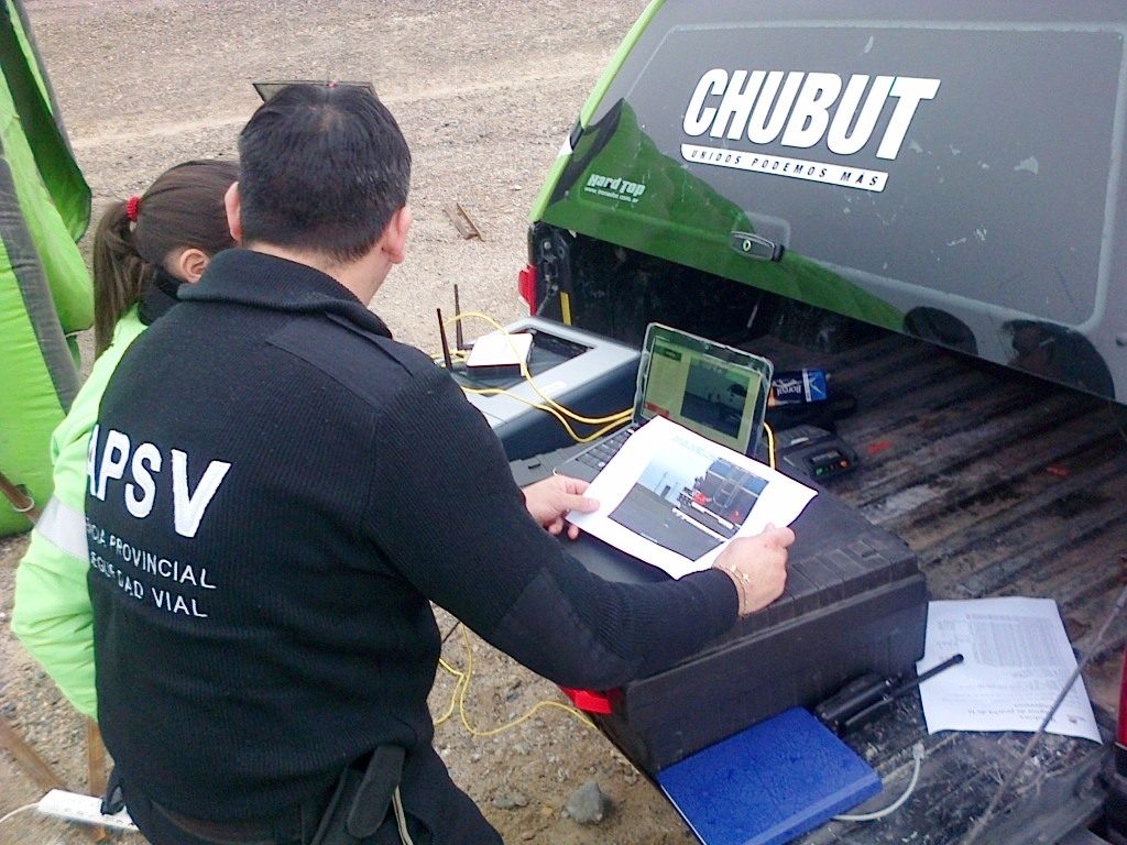 Controlan con radares la velocidad en las rutas