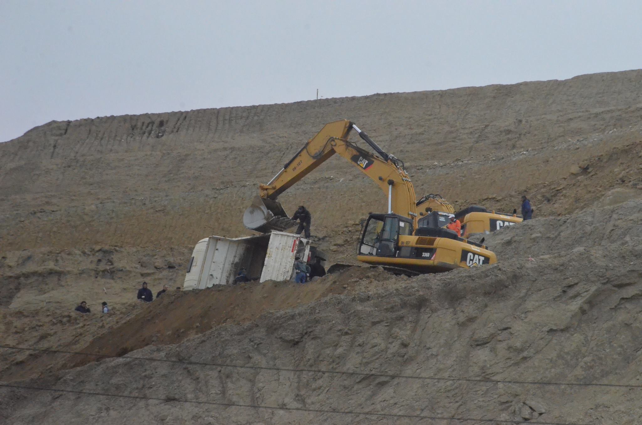 Volcó un camión en el Cerro Chenque